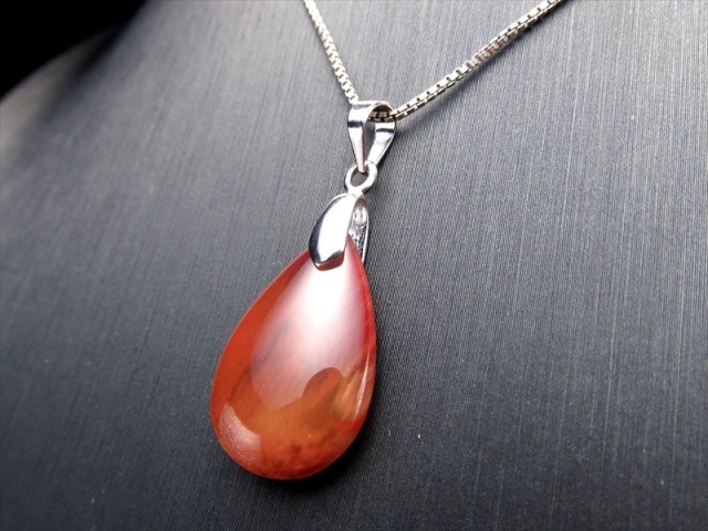 アンデシン ドロップ型 ペンダントトップ 幅約13mm×21mm 重さ約2.2g 超透明 本当の自分 に近づく変化を促す石 極上カラーチェンジアンデシン 中性長石