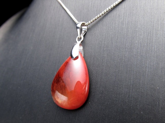 アンデシン ドロップ型 ペンダントトップ 幅約15mm×21mm 重さ約2.6g 超透明 本当の自分 に近づく変化を促す石 極上カラーチェンジアンデシン 中性長石