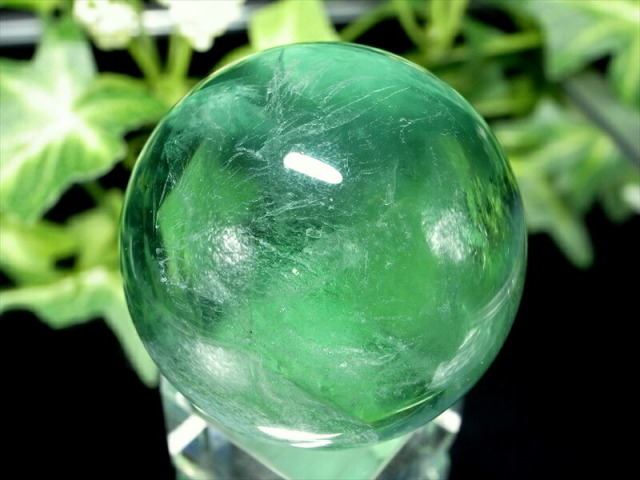5A 虹入り 蛍光エメラルドグリーン フローライト 丸玉 台座付き 直径約