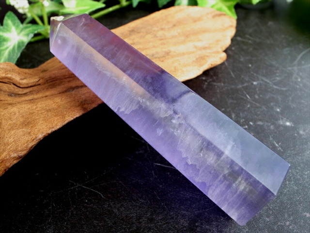 激レア パープルフローライト 蛍石 ポイント 高さ 98mm 重さ 120g パープルフローライト六角柱ポイント 超透明 未熟な部分を成長させてくれる石 ブラジル産