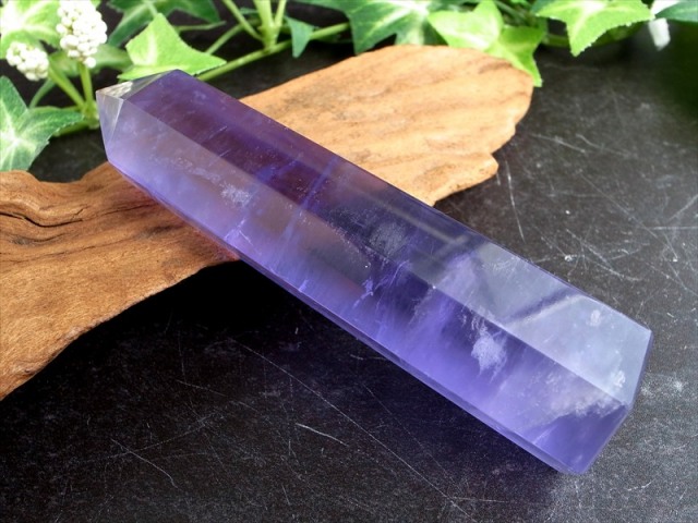 激レア パープルフローライト 蛍石 ポイント 高さ 106mm 重さ 134g パープルフローライト六角柱ポイント 超透明 未熟な部分を成長させてくれる石 ブラジル産