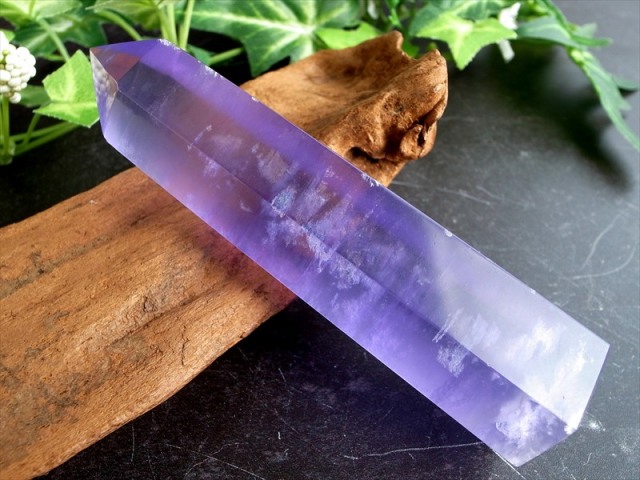 激レア 虹入り パープルフローライト 蛍石 ポイント 高さ 106mm 重さ 153g パープルフローライト六角柱ポイント 超透明 未熟な部分を成長させてくれる石