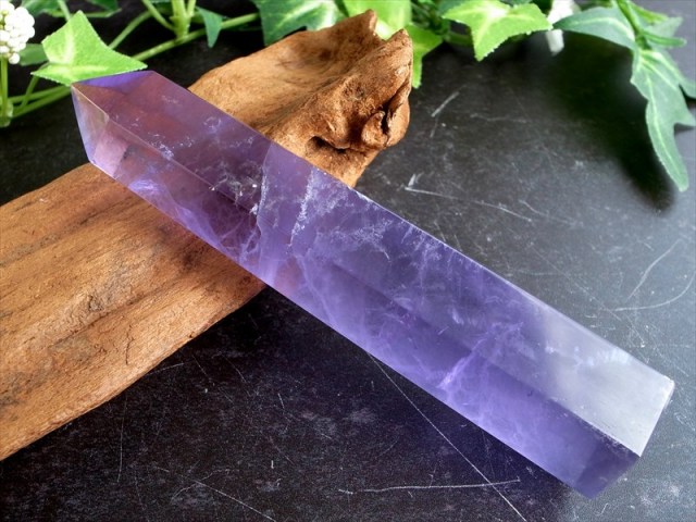 激レア 虹入り パープルフローライト 蛍石 ポイント 高さ 115mm 重さ 137g パープルフローライト六角柱ポイント 超透明 未熟な部分を成長させてくれる石