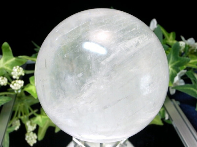 4A ホワイトカルサイト 丸玉 直径83mm 重さ822g エネルギーの増幅と強力な浄化の石 神秘的な美しさ 方解石 ブラジル産