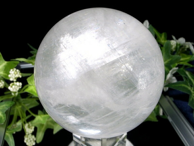 4A ホワイトカルサイト 丸玉 台座付 直径83mm 重さ831g エネルギーの増幅と強力な浄化の石 神秘的な美しさ 方解石 ブラジル産 パワーストーン 天然石