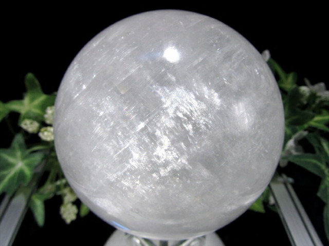 4A ホワイトカルサイト 丸玉 直径89mm 重さ1021g エネルギーの増幅と強力な浄化の石 神秘的な美しさ 方解石 ブラジル産