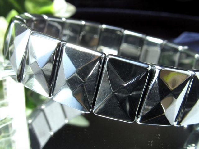 クロスカットタイプ テラヘルツ鉱石 バングルブレスレット 幅10mm×14mm×20珠前後 つやつや鏡面仕上げ 話題の高純度 テラヘルツ鉱石 2020年