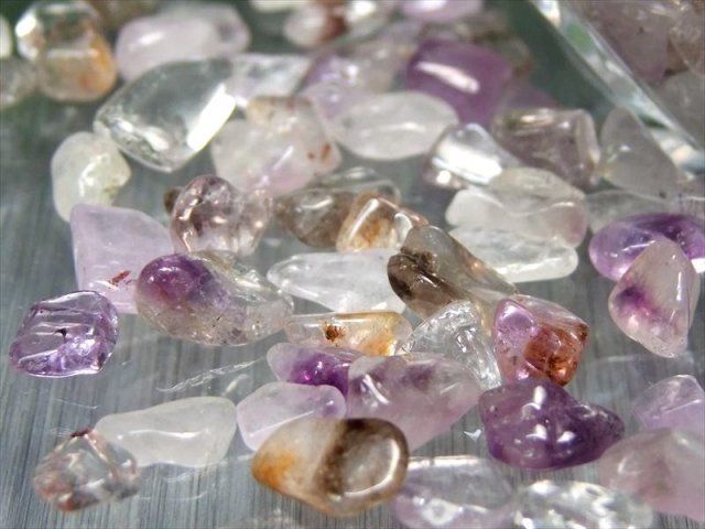 スーパーセブン さざれ クリスタル 200グラム 多鉱物を閉じ込めた水晶