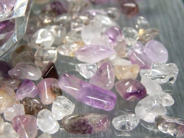 スーパーセブン さざれ クリスタル 200グラム 多鉱物を閉じ込めた水晶