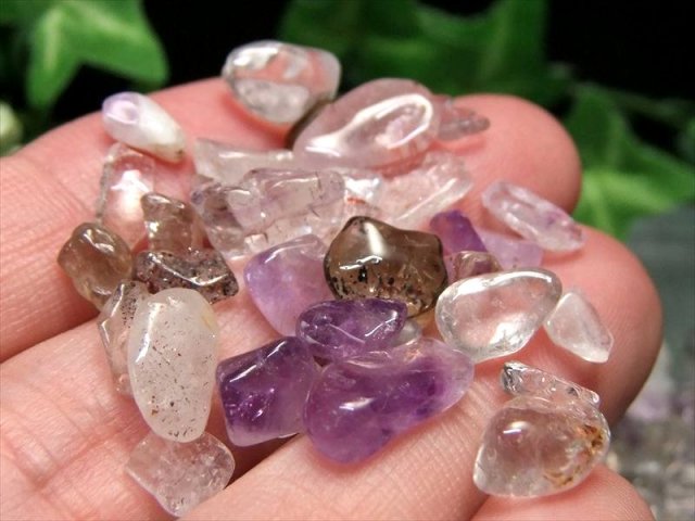 スーパーセブン さざれ クリスタル 200グラム 多鉱物を閉じ込めた水晶