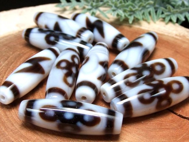 A至純天珠 閃電五眼白天珠 せんでんごがんしろてんじゅ サイズ:約38mm