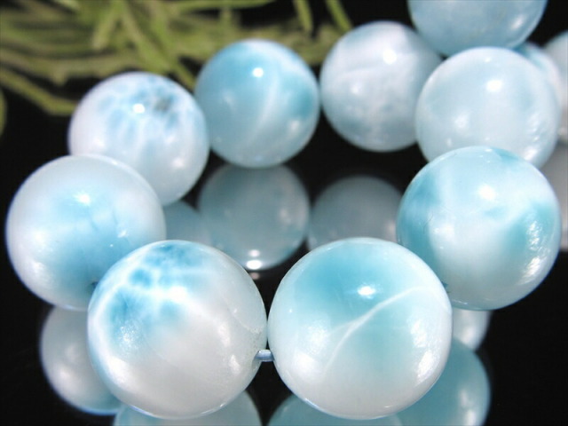 店頭展示中 3A+ ラリマー ブルーペクトライト ブレスレット 12.5mm-13mm×16珠 波模様 絶妙なブルー&ホワイトカラー 愛と平和の石 カリブ海の宝石 一点もの
