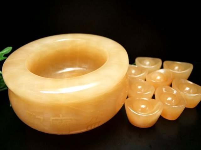 アラゴナイト 元宝 8個&聚寶盆セット 聚寶盆サイズ幅約10cm 高さ約5.5cm 財運アップ 招財のお守り ok-p