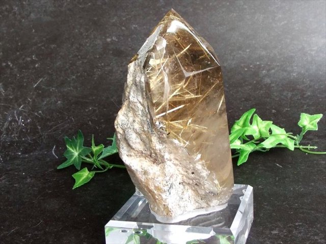 迫力の母岩残し 5A ゴールドタイチンルチルクォーツ 半面ポリッシュ