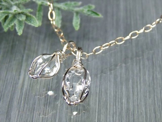 Sサイズ ハーキマーダイアモンド 結晶原石 ワイヤーラップペンダントトップ 1個売り 重さ約0.8g前後 神秘的な『夢見の石』 アメリカ ニューヨーク州