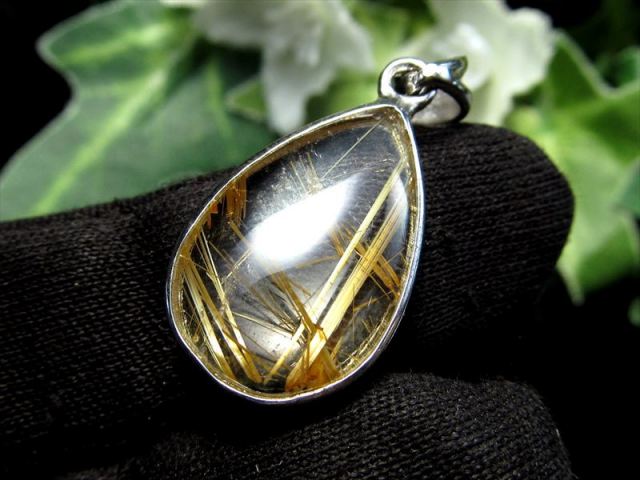 ゴールドルチル透明度抜群◇ゴールドルチルクォーツ◇ペンダントトップ ゴールドルチルクォーツ ドロップ型ペンダントトップ 縦約20mm 重さ約