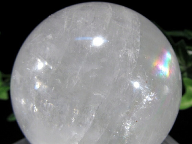 虹入り 4A ホワイトカルサイト 丸玉 直径71mm 重さ505g エネルギーの増幅と強力な浄化の石 神秘的な美しさ 方解石 ブラジル産 パワーストーン 天然石