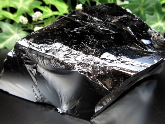 テラヘルツ鉱石 原石 最大幅133mm 重さ615g つやつや光沢 話題の 高