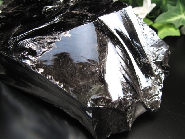 テラヘルツ鉱石 原石 最大幅133mm 重さ615g つやつや光沢 話題の 高 テラヘルツ鉱石 原石 最大幅133mm 重さ615g つやつや光沢 話題の 高