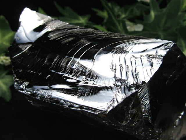 テラヘルツ鉱石 原石 最大幅133mm 重さ615g つやつや光沢 話題の 高