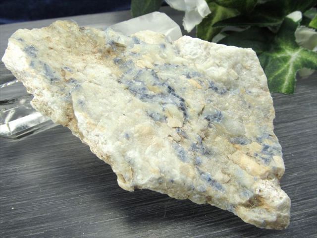 希少 国産原石 コランダム 原石 約42g 最大幅約74mm 白地に青斑点 大自然の力強さを感じる美しさ 1点物 広島県庄原市川北町勝光山産 パワーストーン 天然石