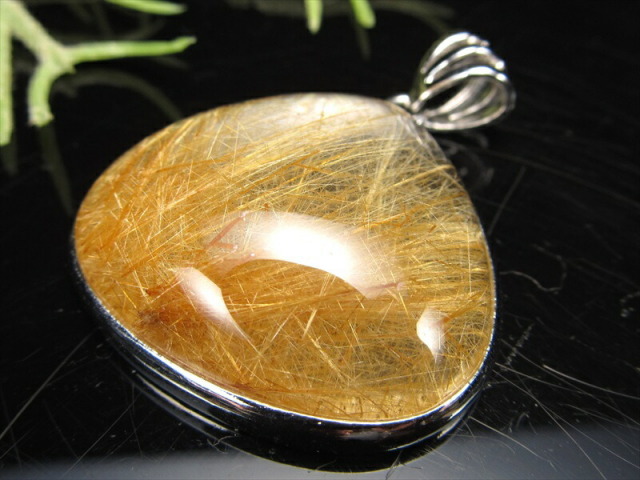 5A ゴールドルチルクォーツ ドロップ型ペンダントトップ 縦約30mm 重さ約17.5g 超透明 煌めく金針 金運をもたらす石 1点物 ブラジル産