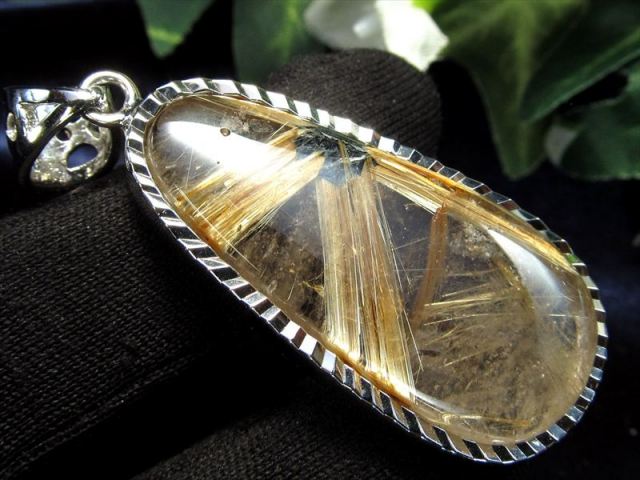 希少な太陽放射タイプ S級 ヘマタイト入り タイチン ゴールドルチル