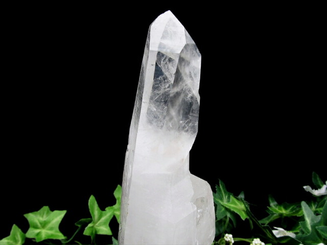 山型ファントム入り ヒマラヤ産 水晶 結晶原石 専用木製台座付 重さ 475g ヒマラヤの神々しき息吹を宿して ファントムの層が増幅する 清冽なエネルギー 1点物