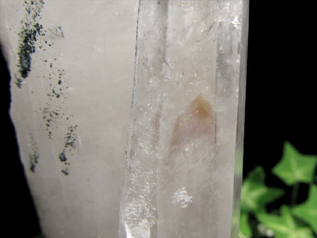 山型ファントム入り ヒマラヤ産 水晶 結晶原石 専用木製台座付 重さ