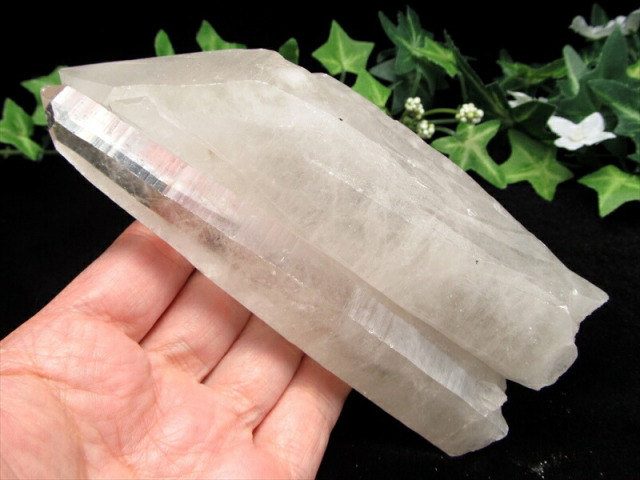 山型ファントム入り ヒマラヤ産 水晶 結晶原石 専用木製台座付 重さ