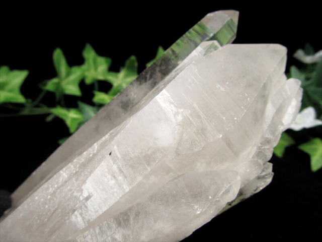 水晶 山型ファントム入り ヒマラヤ産 水晶 結晶原石 専用木製台座付 重さ