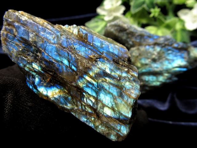 神秘的なレインボーシラー ラブラドライト ラフ原石 1個売り 40g-55g