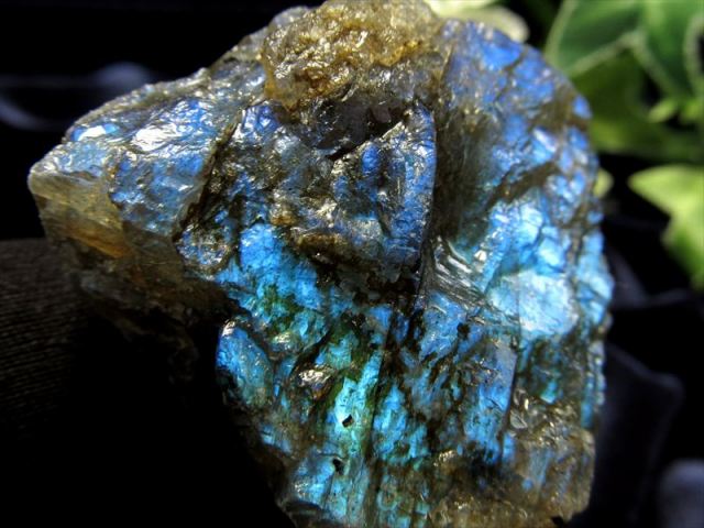 神秘的なレインボーシラー ラブラドライト ラフ原石 1個売り 40g-55g