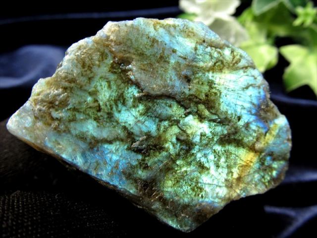 神秘的なレインボーシラー ラブラドライト ラフ原石 1個売り 40g-55g