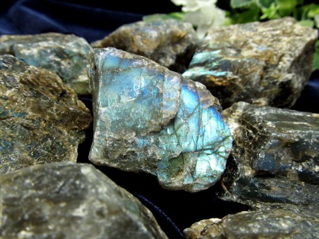 神秘的なレインボーシラー ラブラドライト ラフ原石 1個売り 40g-55g