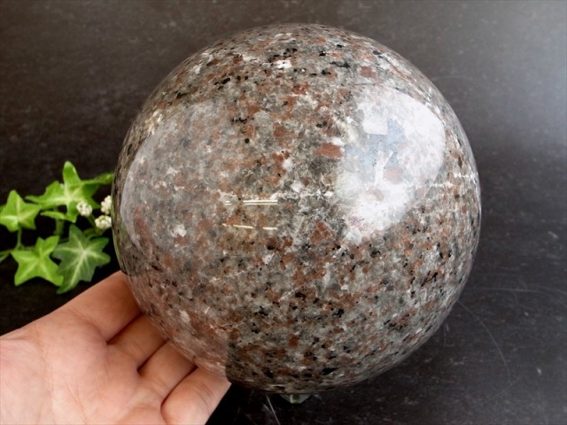 特大 UVライトで蛍光 ユーパーライト 丸玉 直径130mm 重さ3598g ブラックライトでオレンジ色に蛍光 悪いものから身を守ってくれる石 一点物