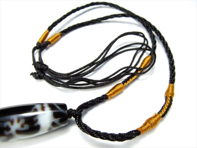 デザイン組み紐ネックレス ブラックカラー 首周りサイズ約44cm-58cm 長さの調整可能な組み紐ネックレス シンプルタイプ 黒色 天珠 天然石が装着可能 タイプM