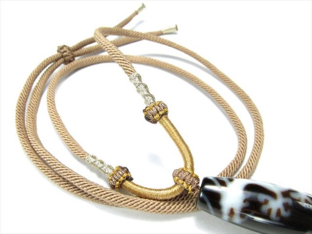 デザイン組み紐ネックレス ベージュカラー紐 首周りサイズ約60cm前後 サイズ調節付き 1本売り 天珠・天然石が装着可能 タイプP パワーストーン 天然石