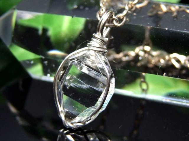 Lサイズ ハーキマーダイアモンド 結晶原石 ワイヤーラップペンダントトップ 1個売り 重さ約2.0g前後 神秘的な『夢見の石』 アメリカ ニューヨーク州