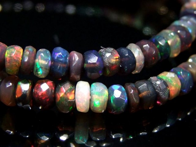 深みのあるダークカラー ブラックオパール ボタン型ブレスレット 幅約3.5mm-4.5mm プレイオブカラー カリスマ性・自信・魅力の石 エチオピア産