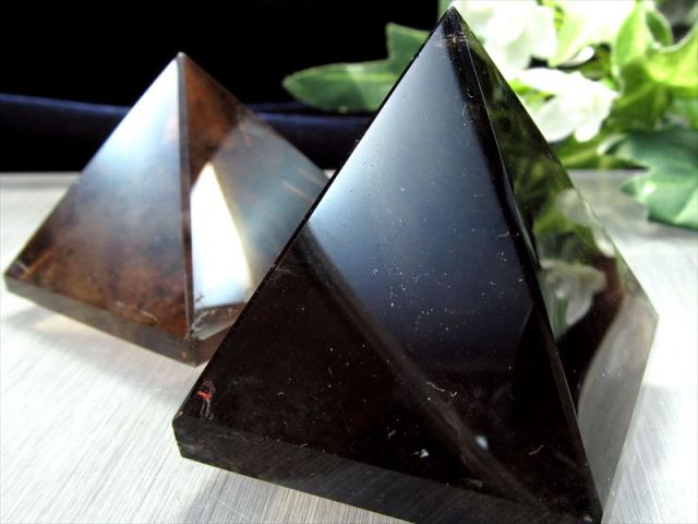 スモーキークォーツ ピラミッド 置物 1個売り 85g-95g 空間の浄化や魔除け・厄除けのお守りに ブラジル産 パワーストーン 天然石