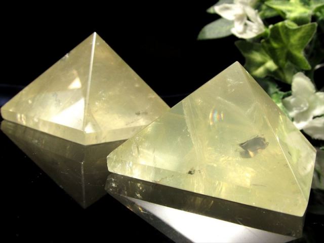 シトリン ピラミッド置物 1個売り 重さ50g-65g 豊かな富をもたらす幸運の石 ピラミッドパワー ブラジル産 パワーストーン 天然石