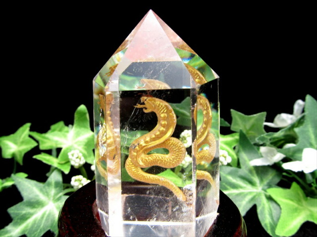 水晶の柱に纏わりし 黄金の知恵 金蛇彫り 天然水晶 六角柱置物 台座付 高さ約99.5mm 重さ201g 天然水晶 極上一点物 パワーストーン 天然石