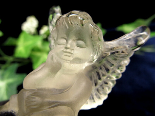 淡いイエロー ベビーエンジェル シトリン 彫刻置物 高さ約53mm 幸福を運ぶ天使モチーフ 手のひらに収まるお手頃サイズ インテリアや贈り物に