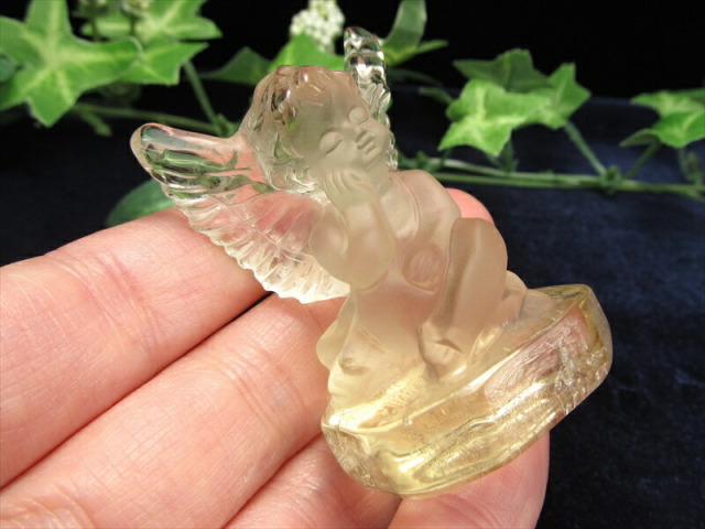 淡いイエロー ベビーエンジェル シトリン 彫刻置物 高さ約53mm 幸福を
