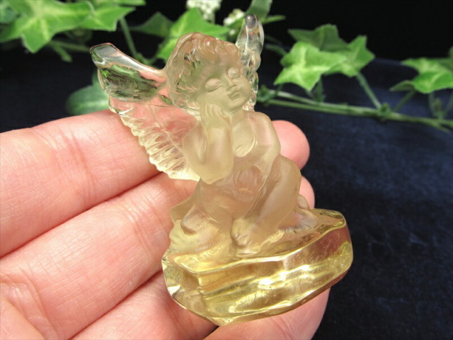 淡いイエロー ベビーエンジェル シトリン 彫刻置物 高さ約54mm 幸福を