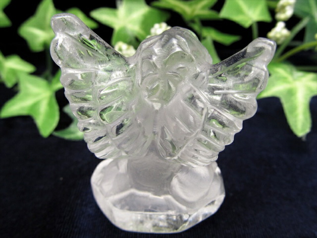 天使の微笑み ベビーエンジェル 天然 水晶彫刻置物 高さ約51mm 重さ約