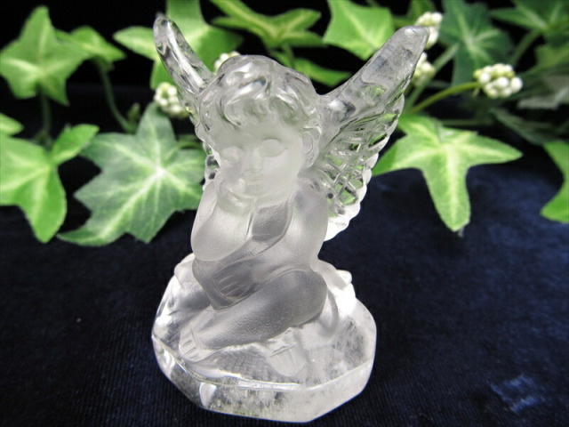 天使の微笑み ベビーエンジェル 天然 水晶彫刻置物 高さ約51mm 重さ約