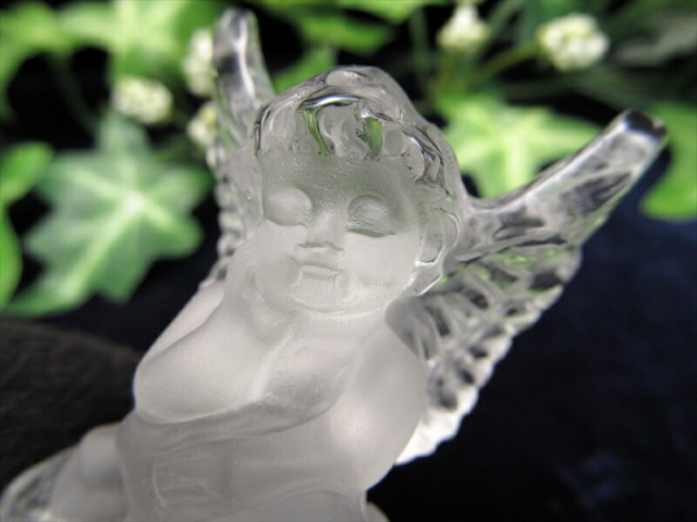 天使の微笑み ベビーエンジェル 天然 水晶彫刻置物 高さ約50mm 重さ約