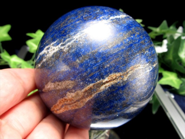 UVライトで蛍光 3A ラピスラズリ 丸玉 直径74mm 重さ674g つやつや光沢